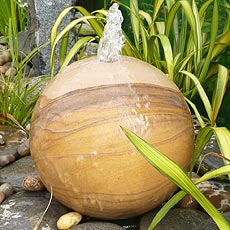 Садовая скульптура из камня-песчаника 'Сфера'
