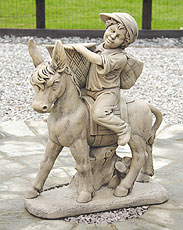Садовая скульптура из натурального камня 'Мальчик на ослике'